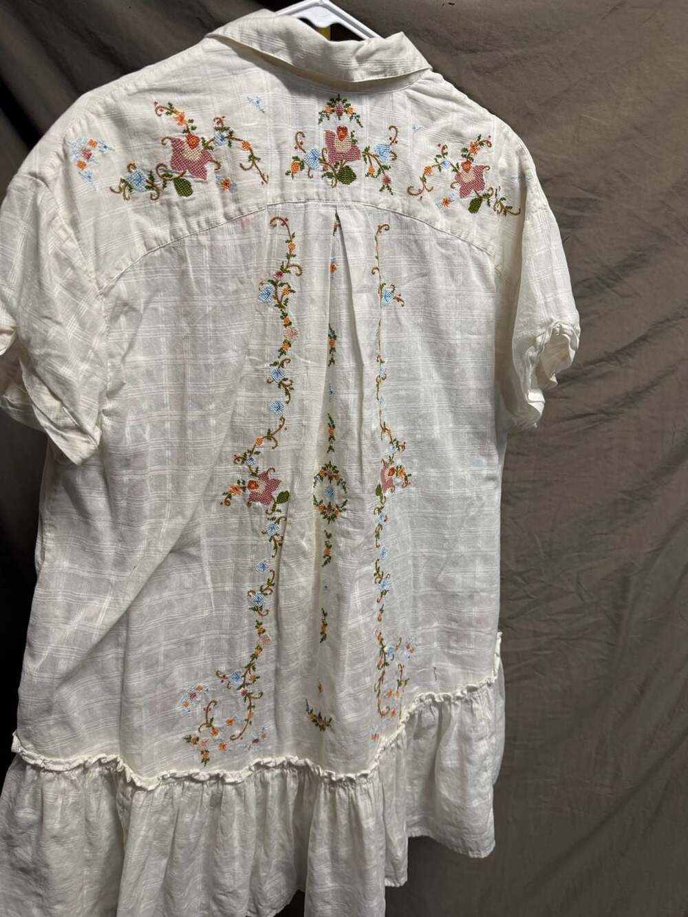 Free People White Plaid Embroidered Floral Button-Down Ruffle Hem Tunic Shirt S - Picture 2 of 4